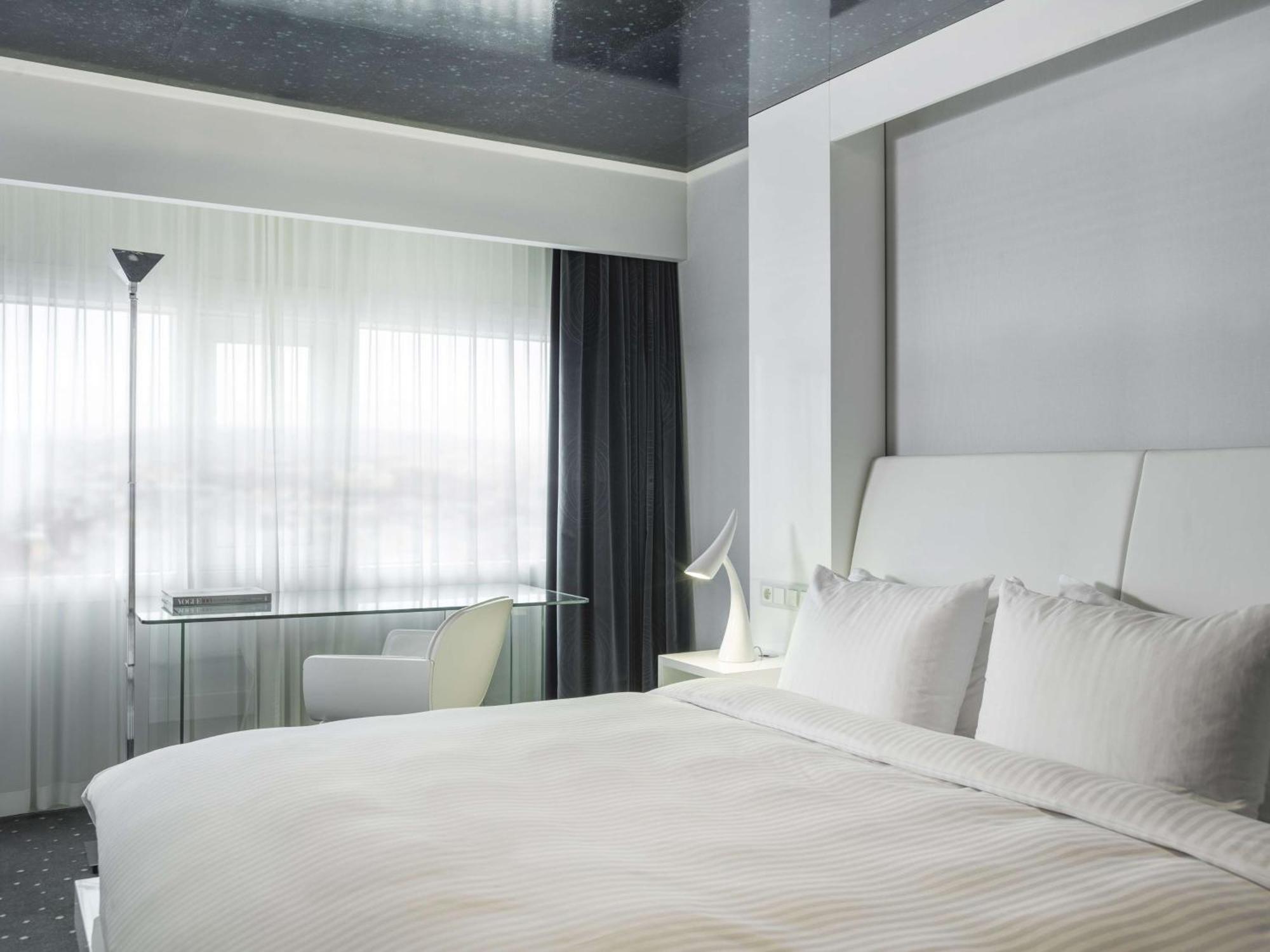 Radisson Blu Plaza Hotel, Oslo Ngoại thất bức ảnh A room at the hotel