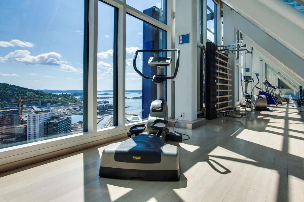 Radisson Blu Plaza Hotel, Oslo Ngoại thất bức ảnh Fitness room with a view of the city